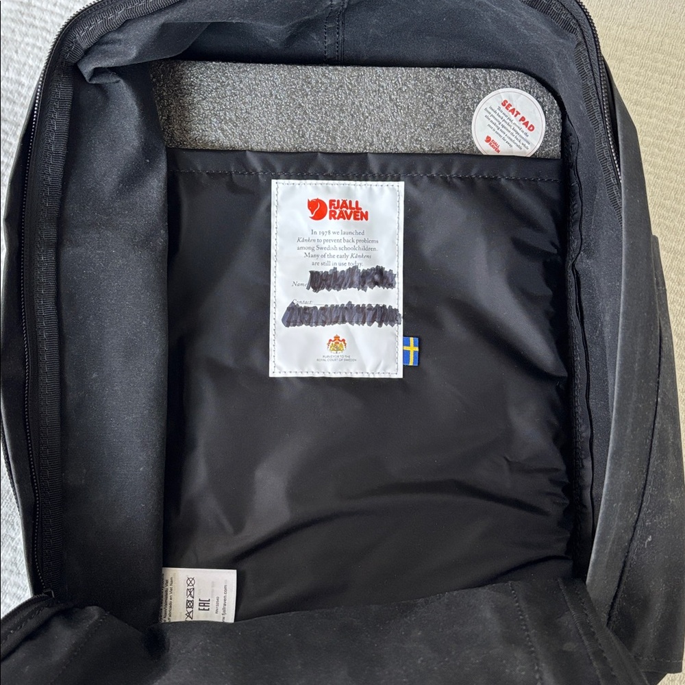 LIKE NEW Kånken Black Classic Backpack - unisex - Picture 5 of 6